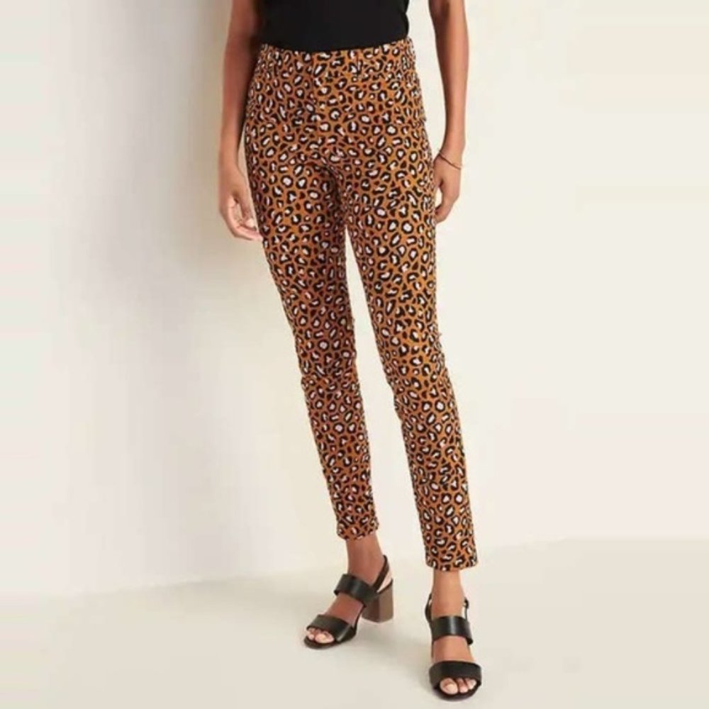 Old Navy Leopard Print Skinny Pants in Brown and Black